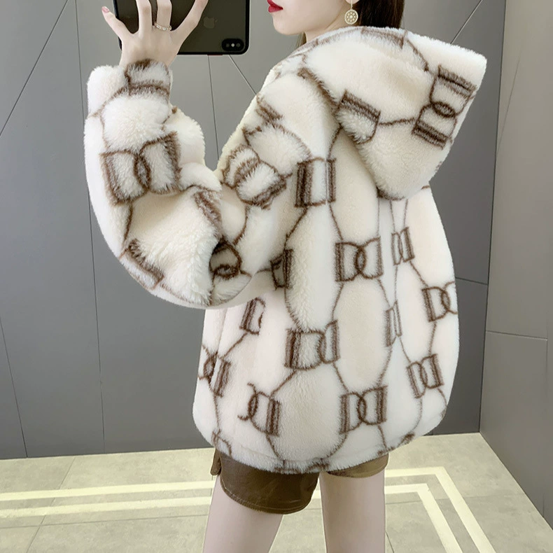 Новое зимнее стиль 2025 года Haining Fur Young Sheep Sheep Coat Lamb Fur Compound Fur Coat
