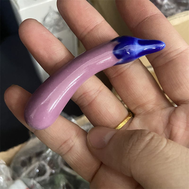陶磁器の小動物の筆は筆の山の文房の4宝の書斎のデスクトップを置いて漫画の筆の山の筆を置いて小物を置きます。|undefined