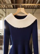 秋季韩系穿搭气质时尚洋气上衣高级感超好看藏蓝色拼接套头毛衣女