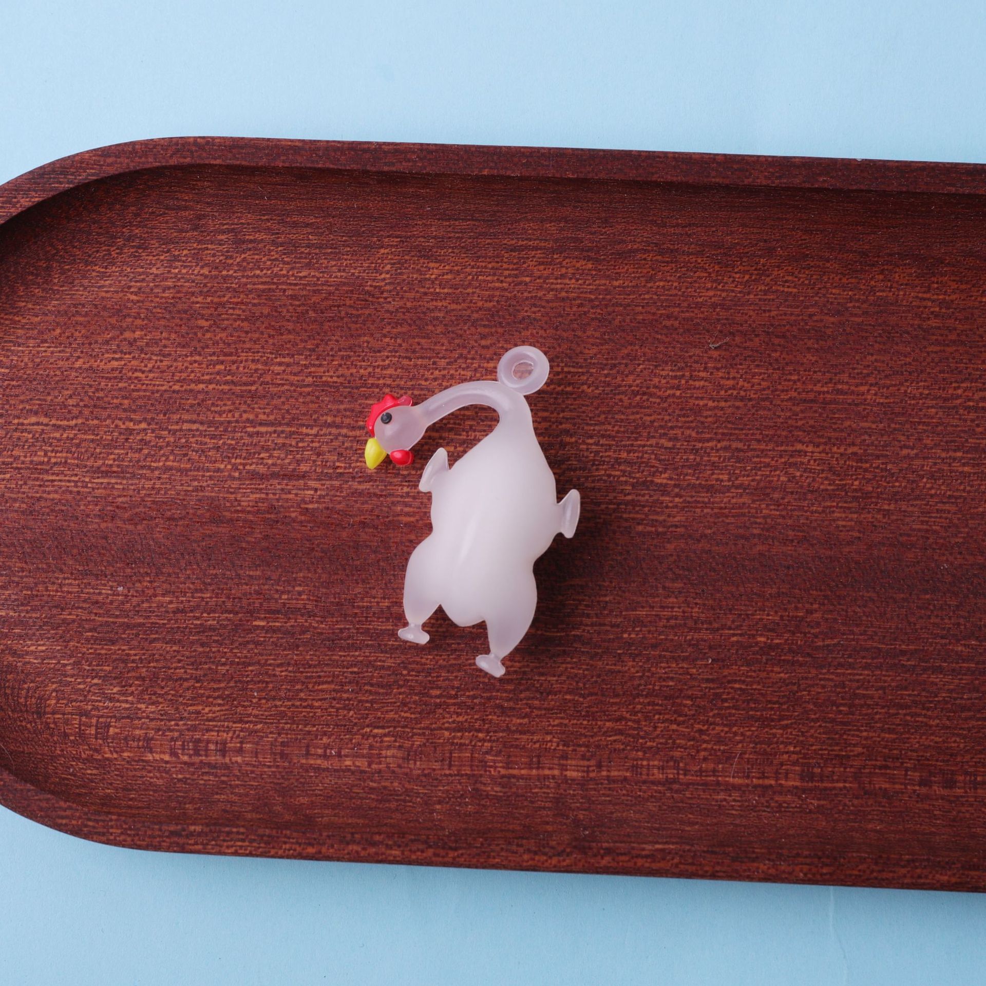 Red de Internet coche que cambia de color pollo asado colgante de coche espejo retrovisor creativo columpio patito adorno lindo interior de coche