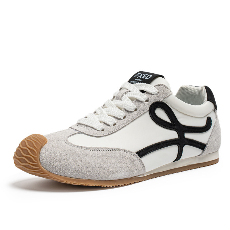 Diseñador verano piel de gamuza, seda de hielo, transpirable, zapatos deportivos Forrest Gump con cordones personalizados, estilo de Hong Kong, zapatos de moda para hombres