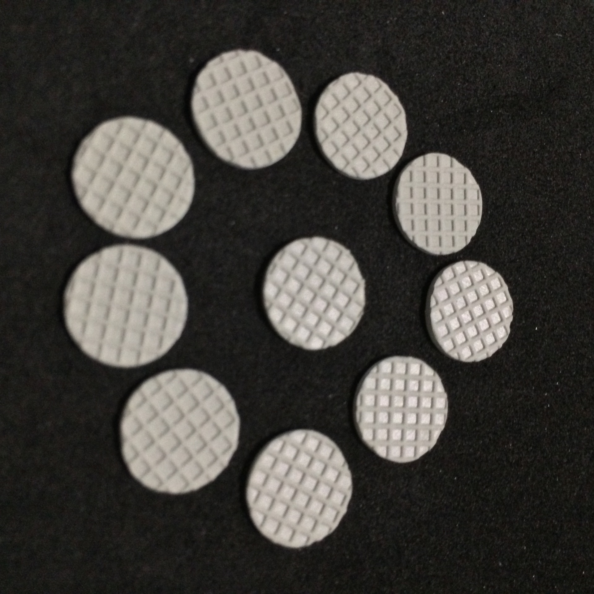 专业供应橡胶背胶垫 橡胶脚垫 笔记本电脑防滑脚垫耐磨免费拿样