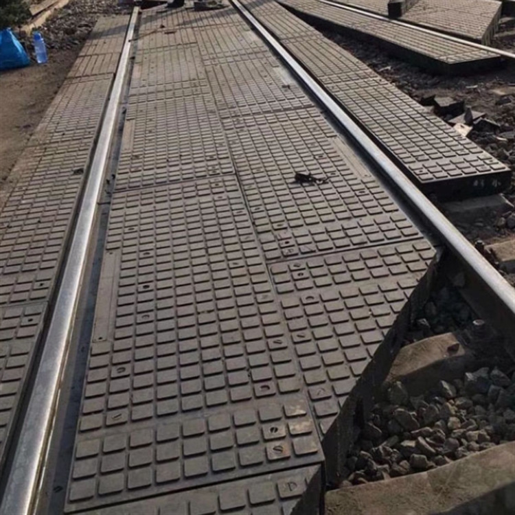 buena resistencia al desgaste de la placa de paso ferroviario con varias especificaciones de placa de pavimentación de caucho para carretera equipo de construcción de mina