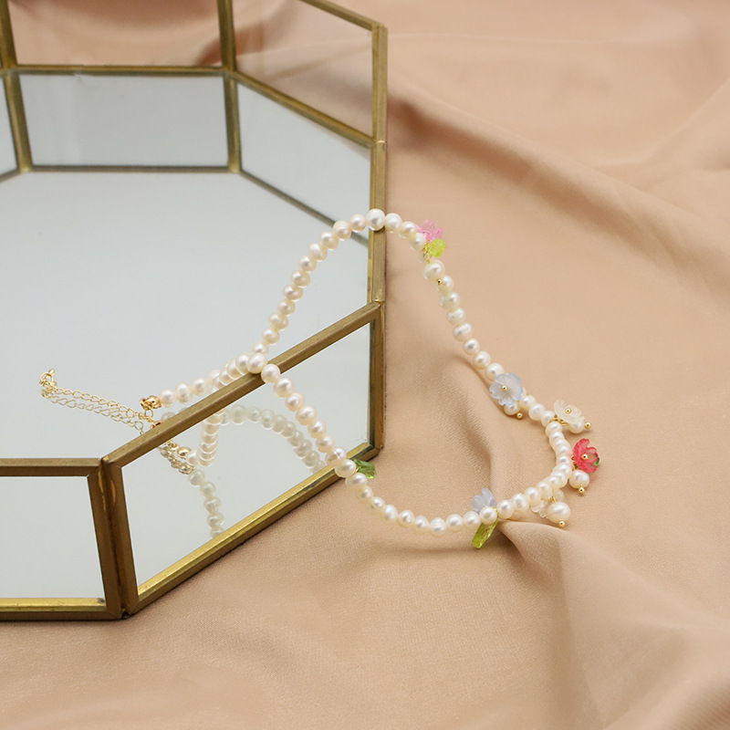Collar de perlas de agua dulce natural nuevo collar de perlas de nicho universal nuevo collar de flores de ramas chapado en oro real de 18k