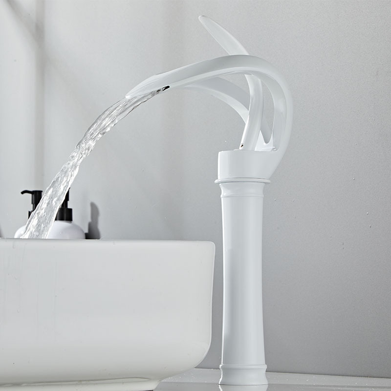 Mayor creativo de un solo agujero cascada lavabo grifo caliente y frío baño gabinete lavabo grifo cobre hogar