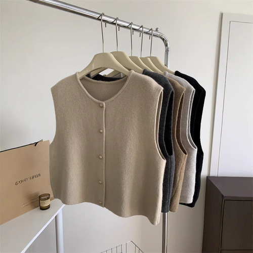 French retro small gold buttons round neck knit vest for women, loose Korean style versatile and gentle, concealing figure, autumn and winter layering sweater