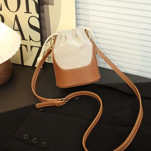 Z��Ů��2025�¿�С���OӋ�Еr�����ڷ���ײɫ���e�μ�б��ˮͰ��