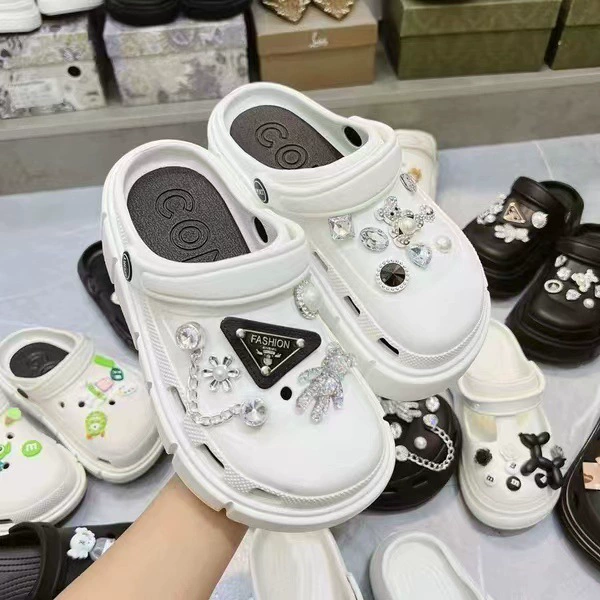 [跨境CROS Jibbitz Pack 时尚三角牌标水晶钻小熊配饰洞洞鞋女鞋扣]