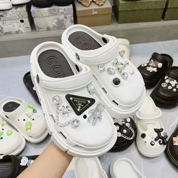 [跨境CROS Jibbitz Pack 时尚三角牌标水晶钻小熊配饰洞洞鞋女鞋扣]