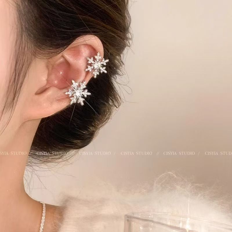 Nuevo copo de nieve sin zircon sin agujeros de orejas para mujeres otoño y invierno nuevo exquisito lujo ligero de alto nivel nicho estilo auriculares