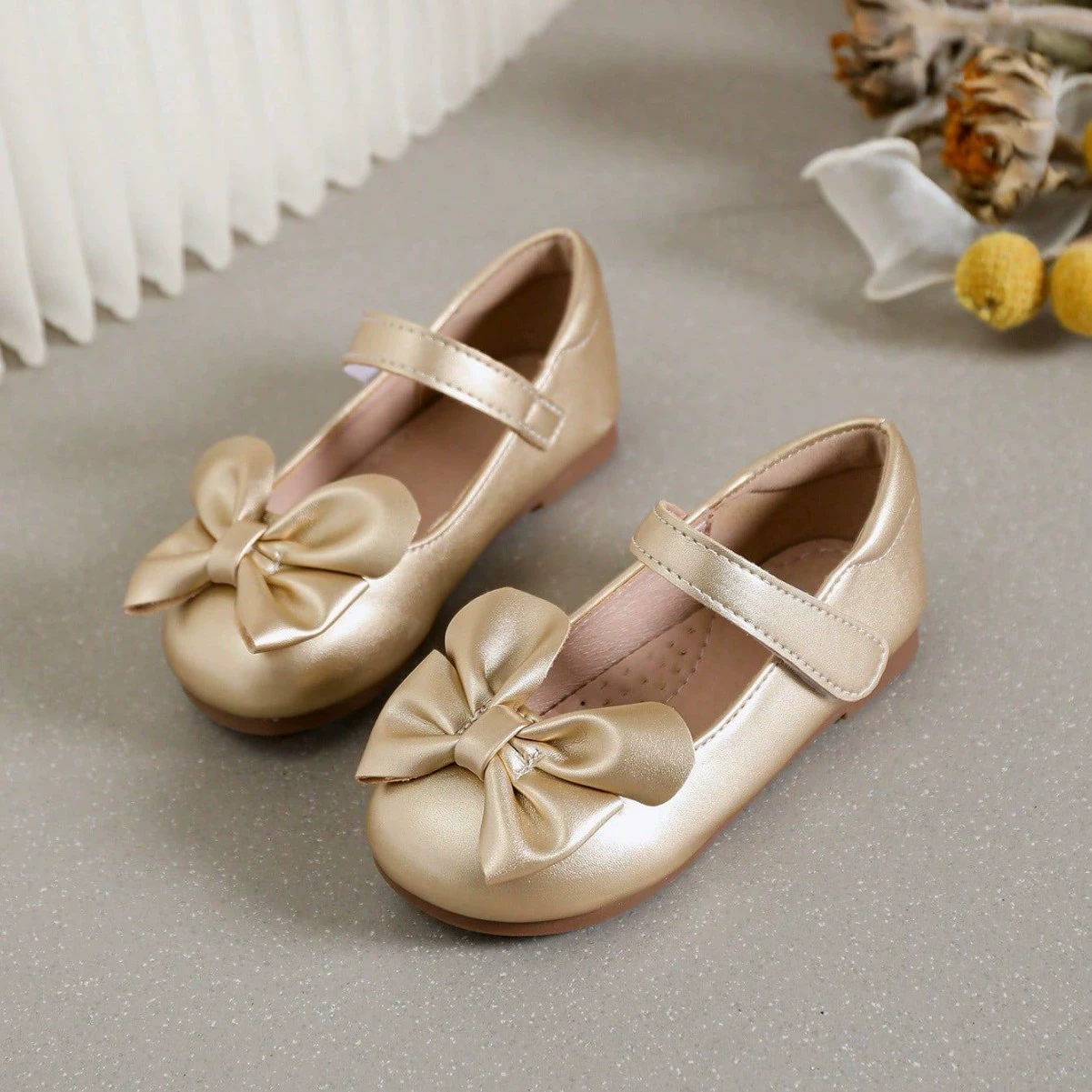 Трансграничная внешняя торговля небольшой ароматный ветер сладкий лук мягкая подошва обувь принцессы модные дикие кожаные туфли плоские туфли для девочек