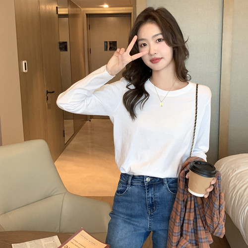 2025 Spring Casual Loose Minimalist White V-Neck Top for Women - Instagram Style Long-Sleeve T-Shirt and Base Layer