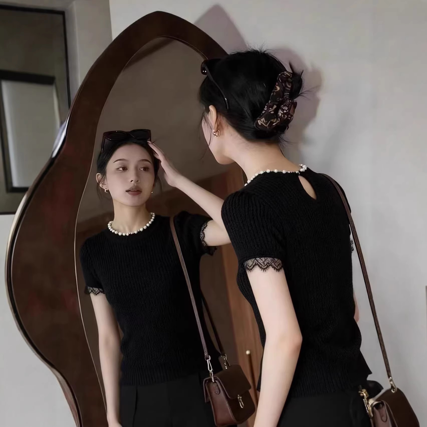 Áo thun nữ tay ngắn cổ ngọc trai ren viền, kiểu dáng thon gọn mùa hè — màu đen chi tiết 3