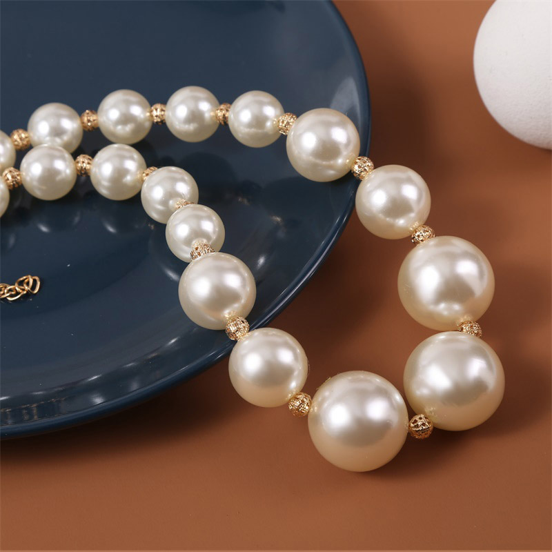 Fashion Simple Solid Color Pearl Chain Necklace Wholesale display picture 4