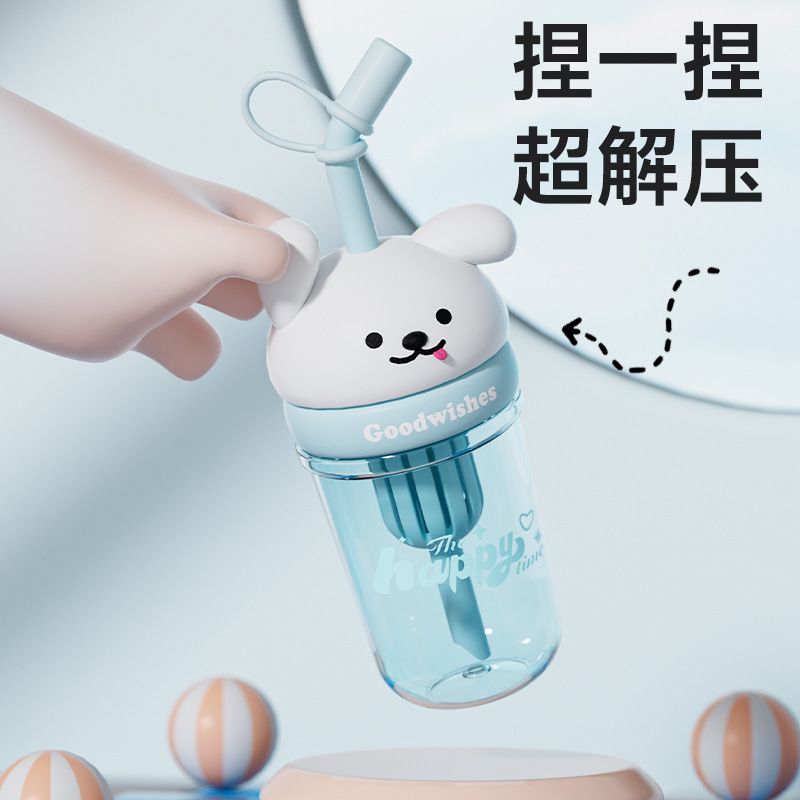 Taza de agua con pajita de plástico Tritan - Nueva 2025, diseño de muñeca de dibujos animados, nivel maternal e infantil, alto valor estético y gran capacidad, para niñas y niños