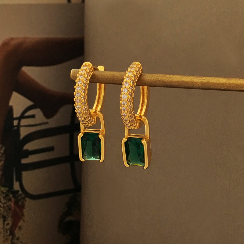 Earrings with zircon