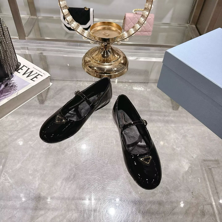 High-End Women's Shoes 2025 Elegant Flats Comfortable Shallow Mouth Mary Jane Shoes Women's Retro Leather Ballet Dance Shoes