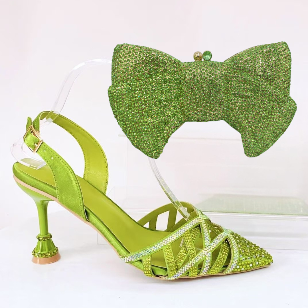 Selección estricta de zapatos de diseño italiano, nuevas sandalias de tacón alto, banquete de boda, zapatos de mujer de diamante de punta