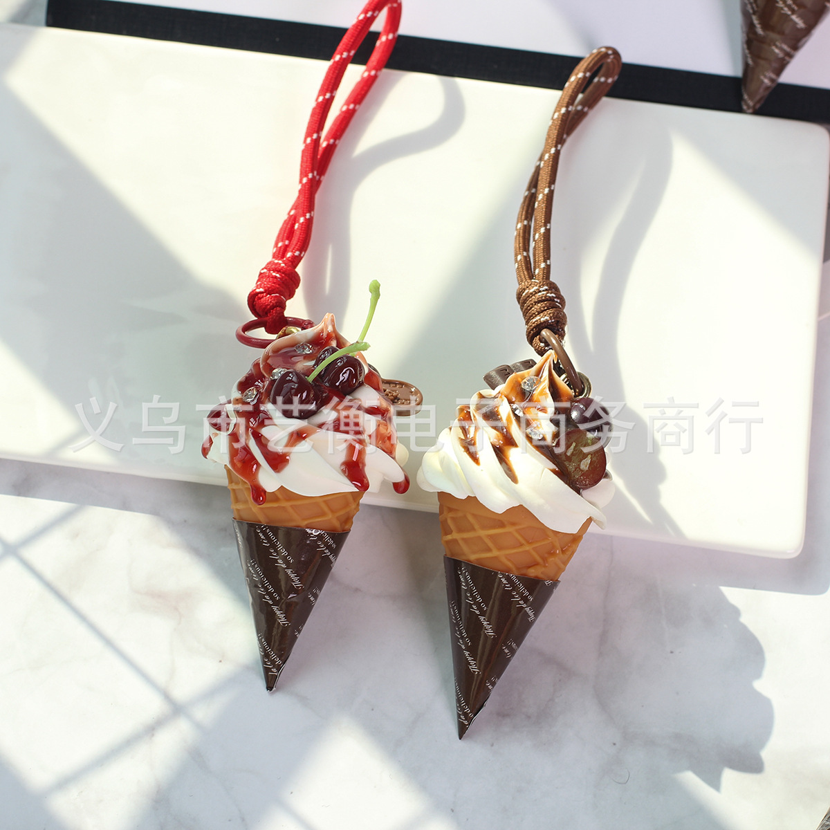 Simulación de colgantes de helado adorable red fruta torta modelo de decoración para el hogar accesorios de bolsas colgantes de automóviles