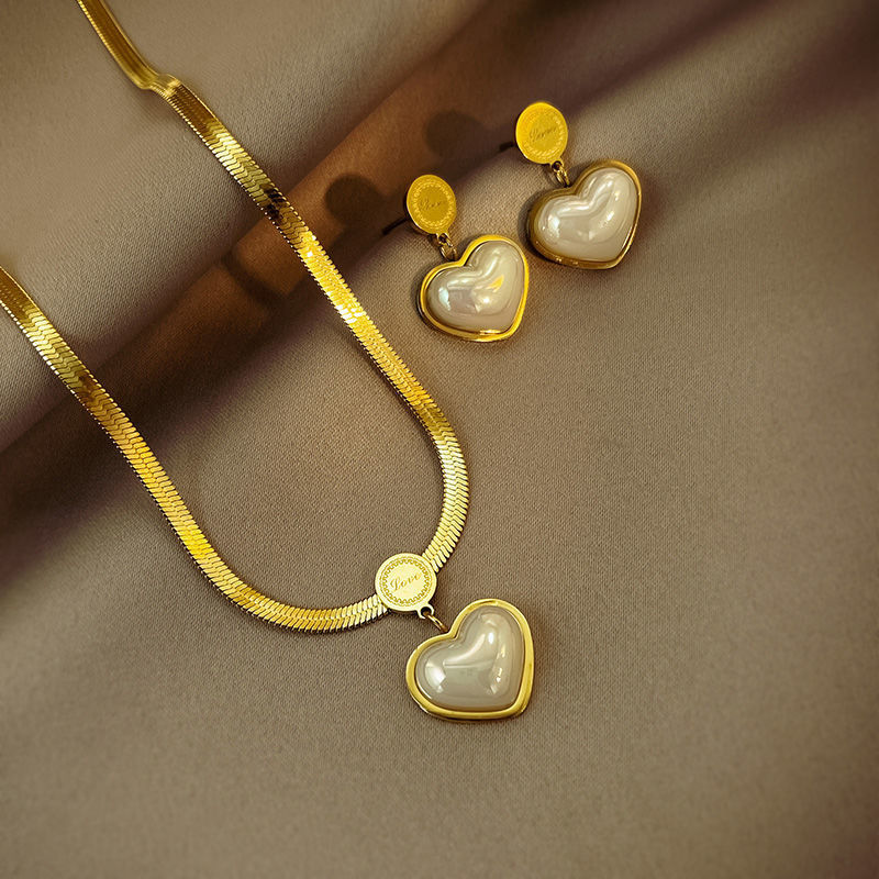 Fashion Heart Shape Titanium Steel Inlay Pearl Earrings Necklace display picture 1