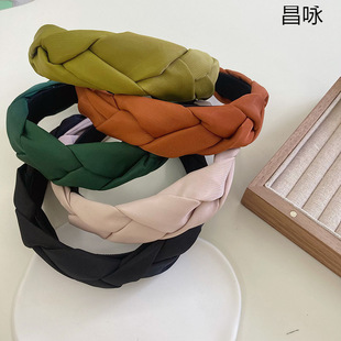 Braided Headband with a Niche High-End Feel, Solid Color Fabric Weaving, Wide Version, Elegant Lady Style, Suitable for Going Out, High Crown Headband
