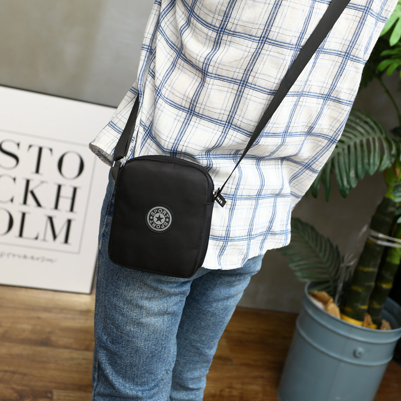 2024 nuevos hombres pequeña bolsa de hombro bolsa de mensajero impermeable tela de nylon casual teléfono móvil bolsa monedero para mujeres