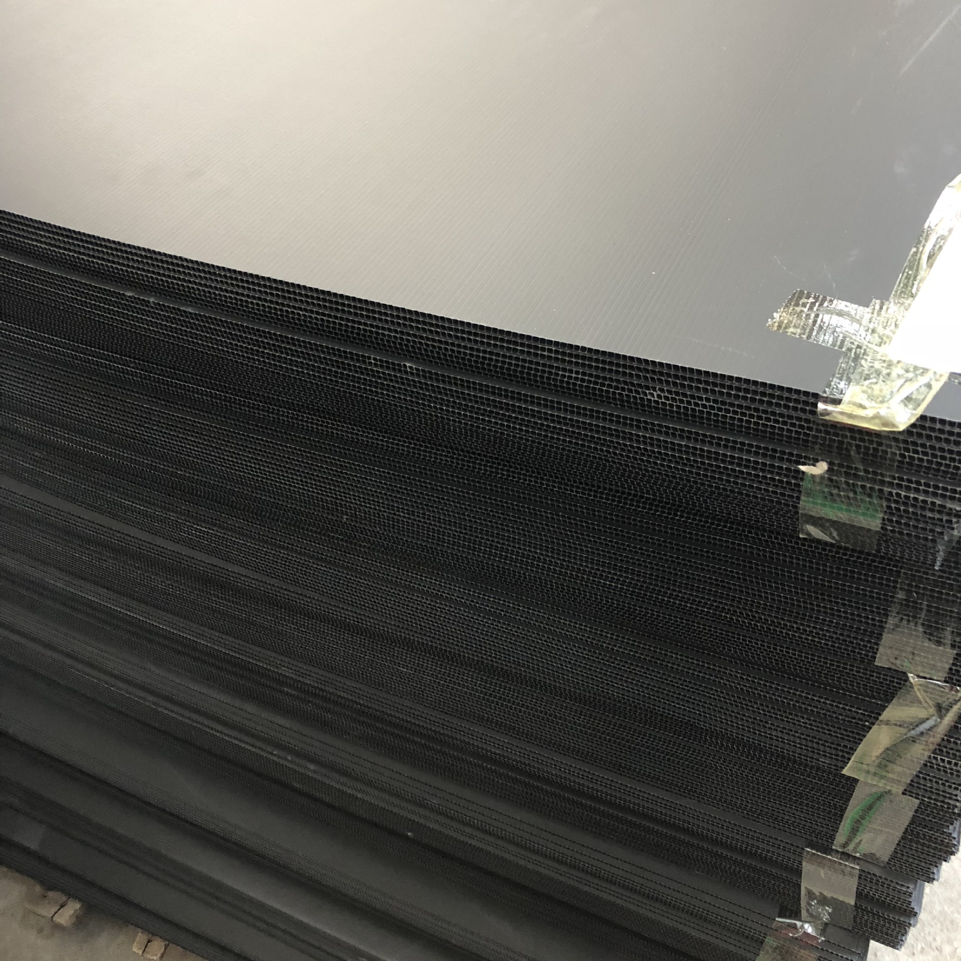 批发优质塑料瓦楞广告隔板 PP塑料 防静电黑色板 彩色万通隔板