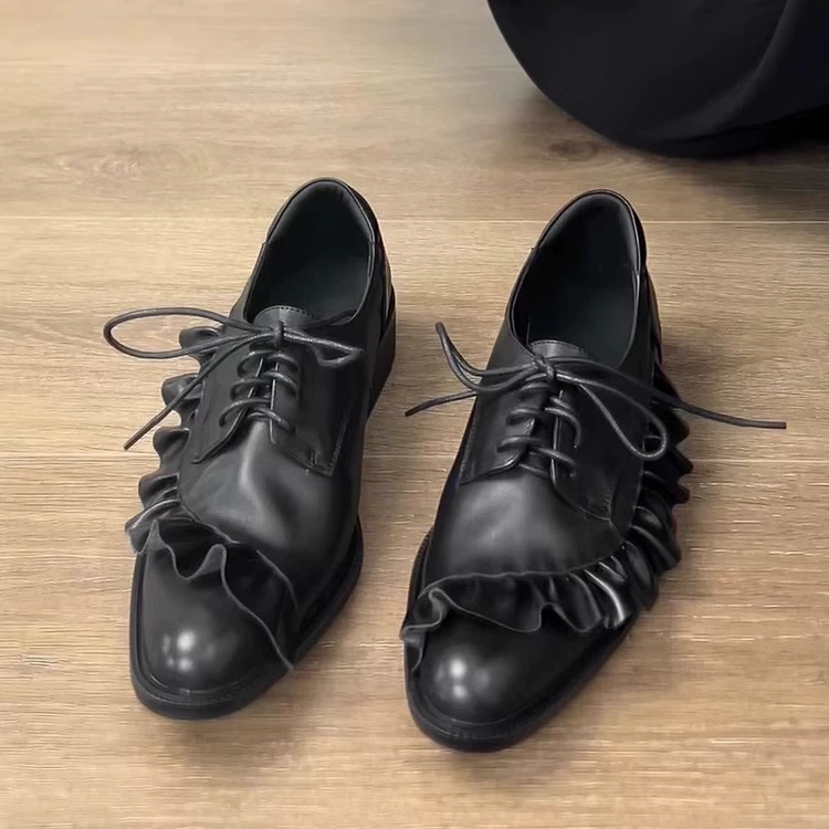 Огромный комфорт ~ Маленькие кожаные туфли с рюшами