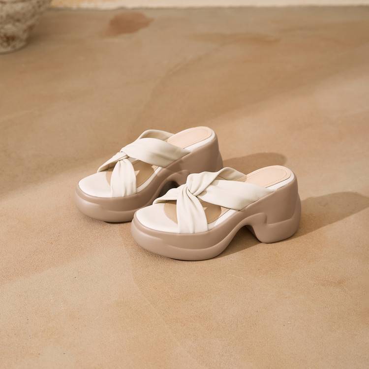 Dép sandal nữ quai chữ V đế tăng chiều cao mềm nhẹ đi biển mùa hè — màu trắng ngà, màu mơ chi tiết 4