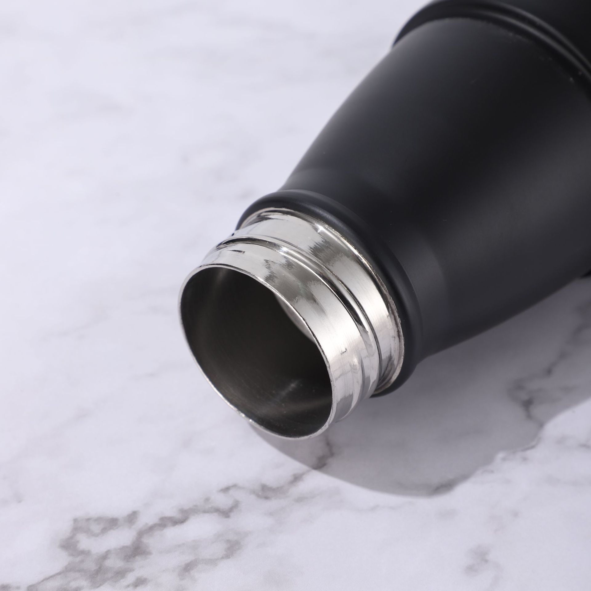 Nuevo espacio simple taza 304 taza de vacío de acero inoxidable una cubierta de doble uso portátil taza de agua pareja taza fábrica al por mayor