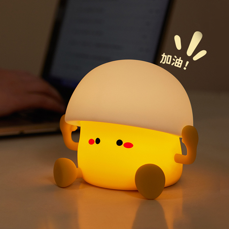 달걀 노른자가 야간 조명을 두드린다