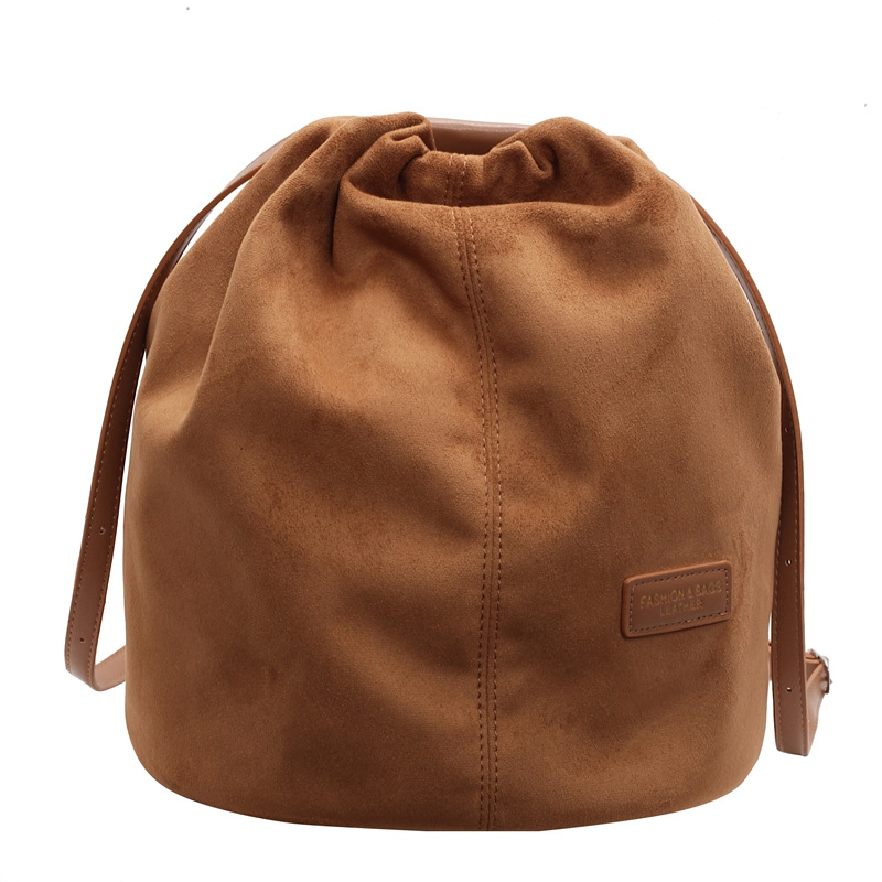 Alta sensación de otoño y invierno 2024 nuevo estilo coreano de gran capacidad de transporte casual de seda de seda de pulsación mochila retro