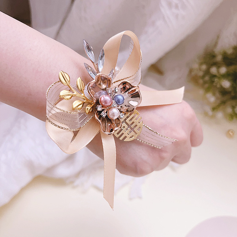 花嫁の手首の花の花嫁の姉妹団の手の花の森は韓国式の結婚式を結びます。|undefined