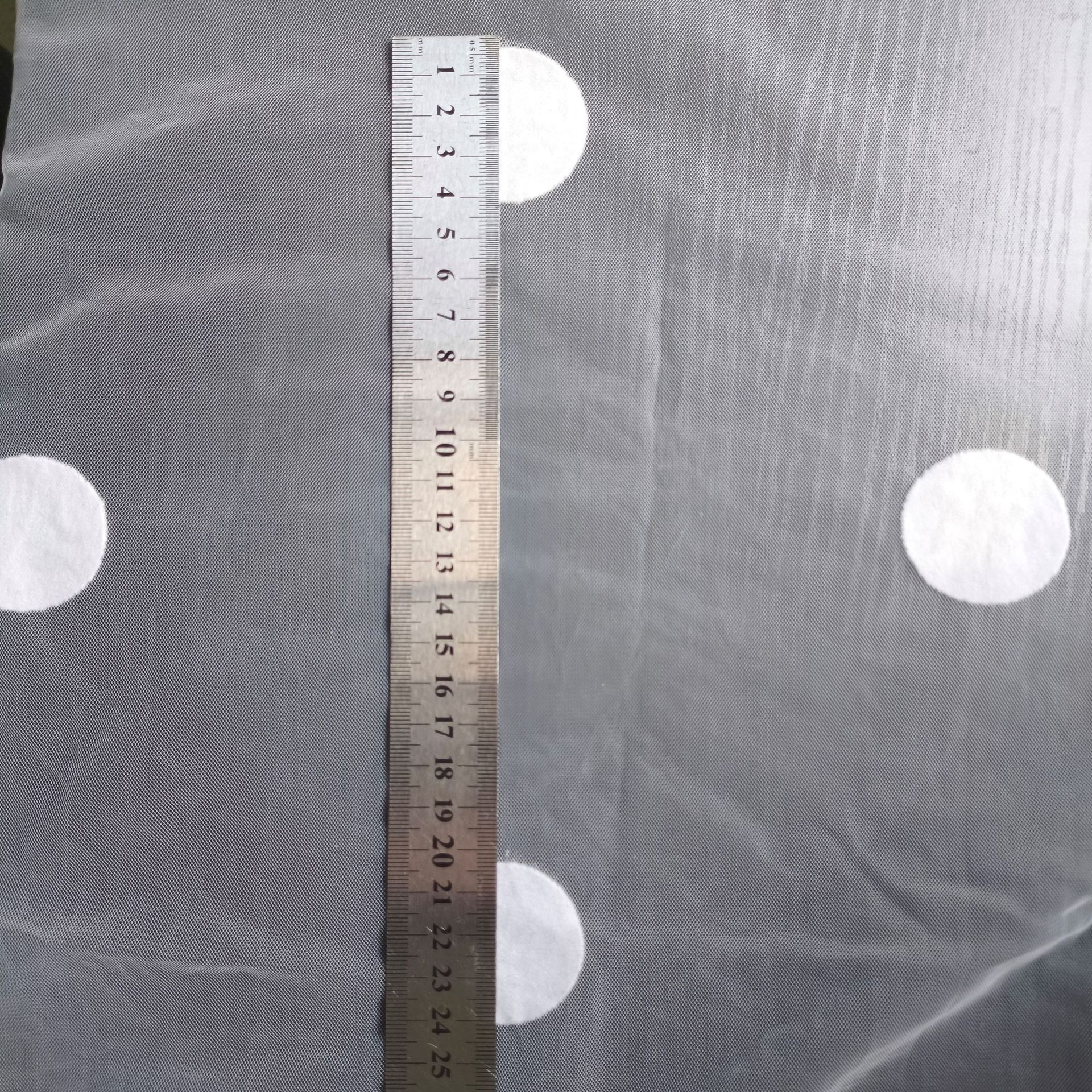 厂家定制特密美国网4公分大圆点植绒瑞士网女装童装植绒网纱面料