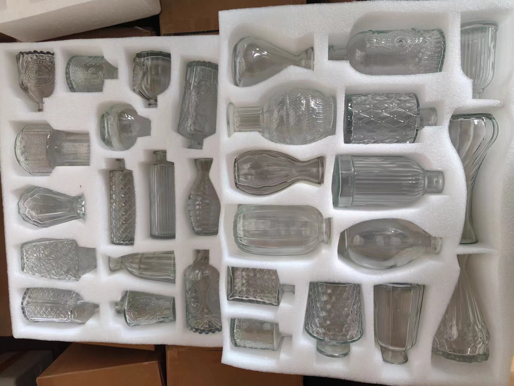 Conjunto de jarrón de vidrio transfronterizo en relieve pequeño transparente hidropónico flores sala de estar mesa comercio exterior decoración de vidrio adorno