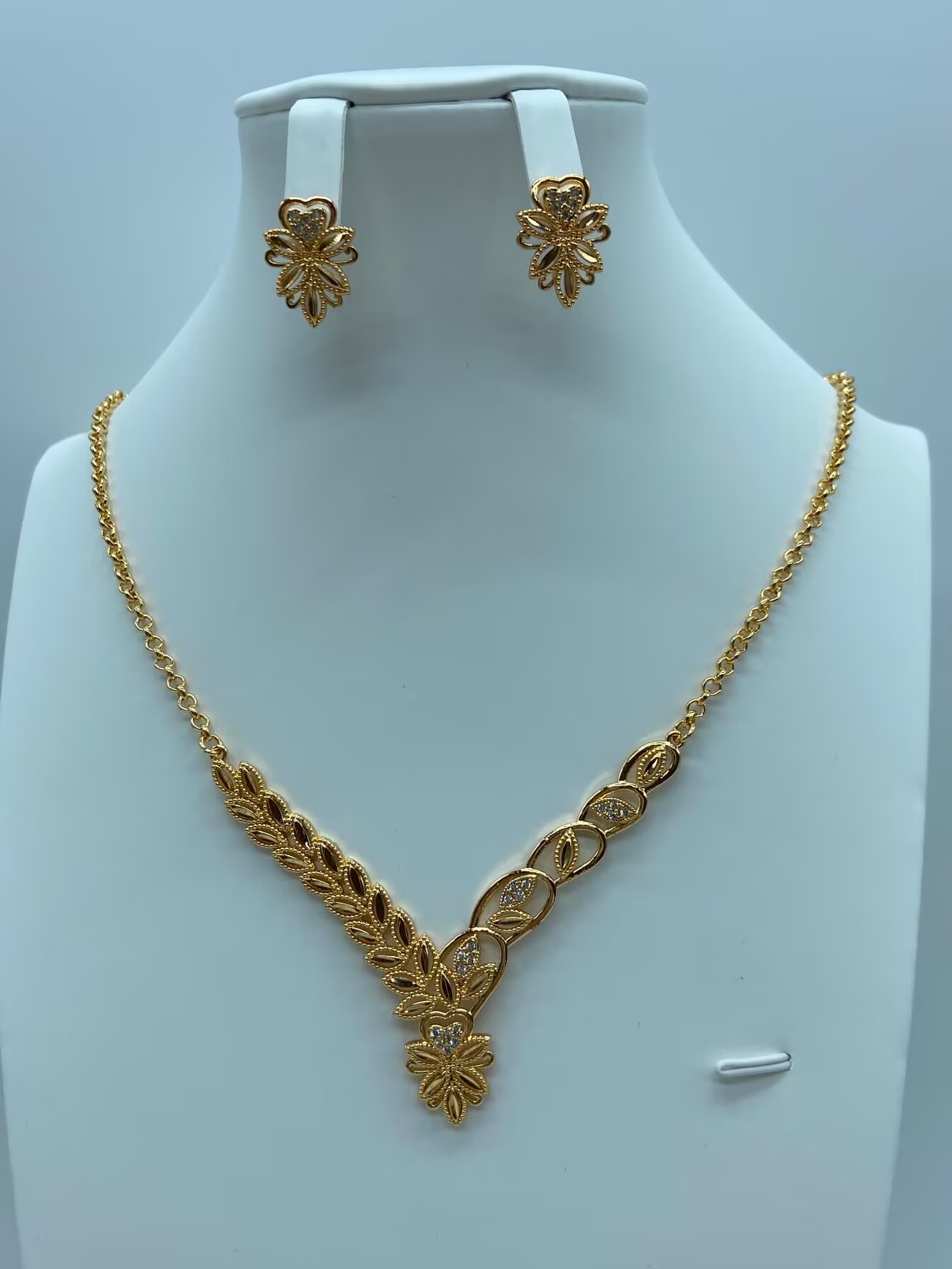 Transfronterizos de moda retro de Oriente Medio conjunto de joyería collar pendientes de boda banquete de bronce de lujo joyería dorada mujer