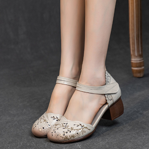 Ladies Sandals  Summer New Design Full-Grain Leather Thick Medium Heel Retro Chinese Style Hollow Shoes with Openwork Print