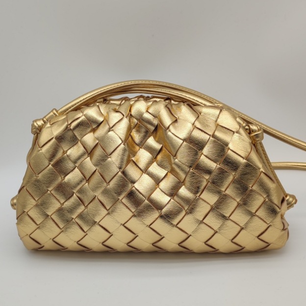 2024 new women's hand-woven cloud bag European and American style high texture fashion shoulder messenger bag dumpling bag