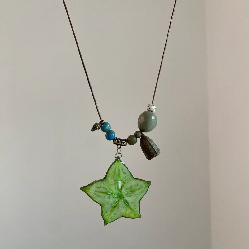 【Green Star Wild】Forest-Style Sliced Starfruit Necklace, Niche Artistic Retro Clavicle Chain, Fresh and Atmospheric Accessory 【Green Star Wild】Forest-Style Sliced Starfruit Necklace, Niche Artistic Retro Clavicle Chain, Fresh and Atmospheric Accessory