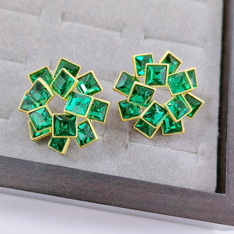 Three dimensional square geometric earrings