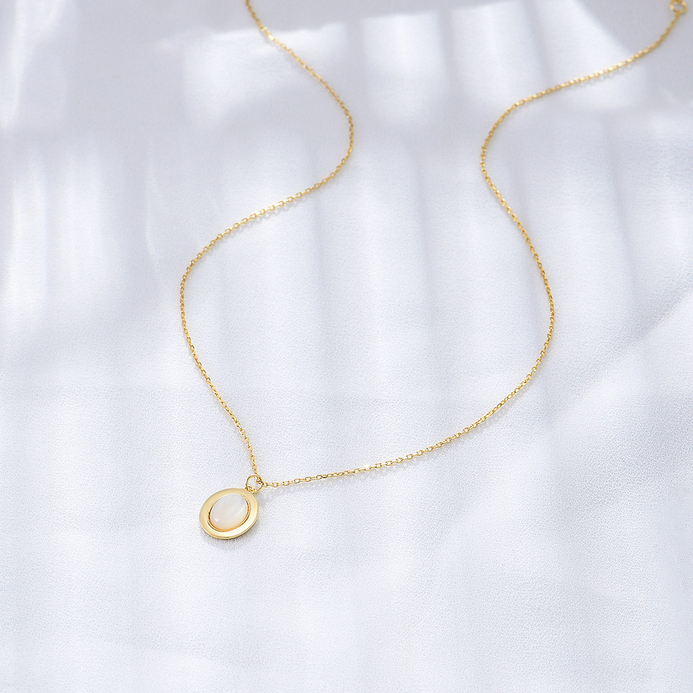 Collar de plata esterlina colgante de concha blanca natural ovalada retro europeo y americano, collar de moda de temperamento femenino simple