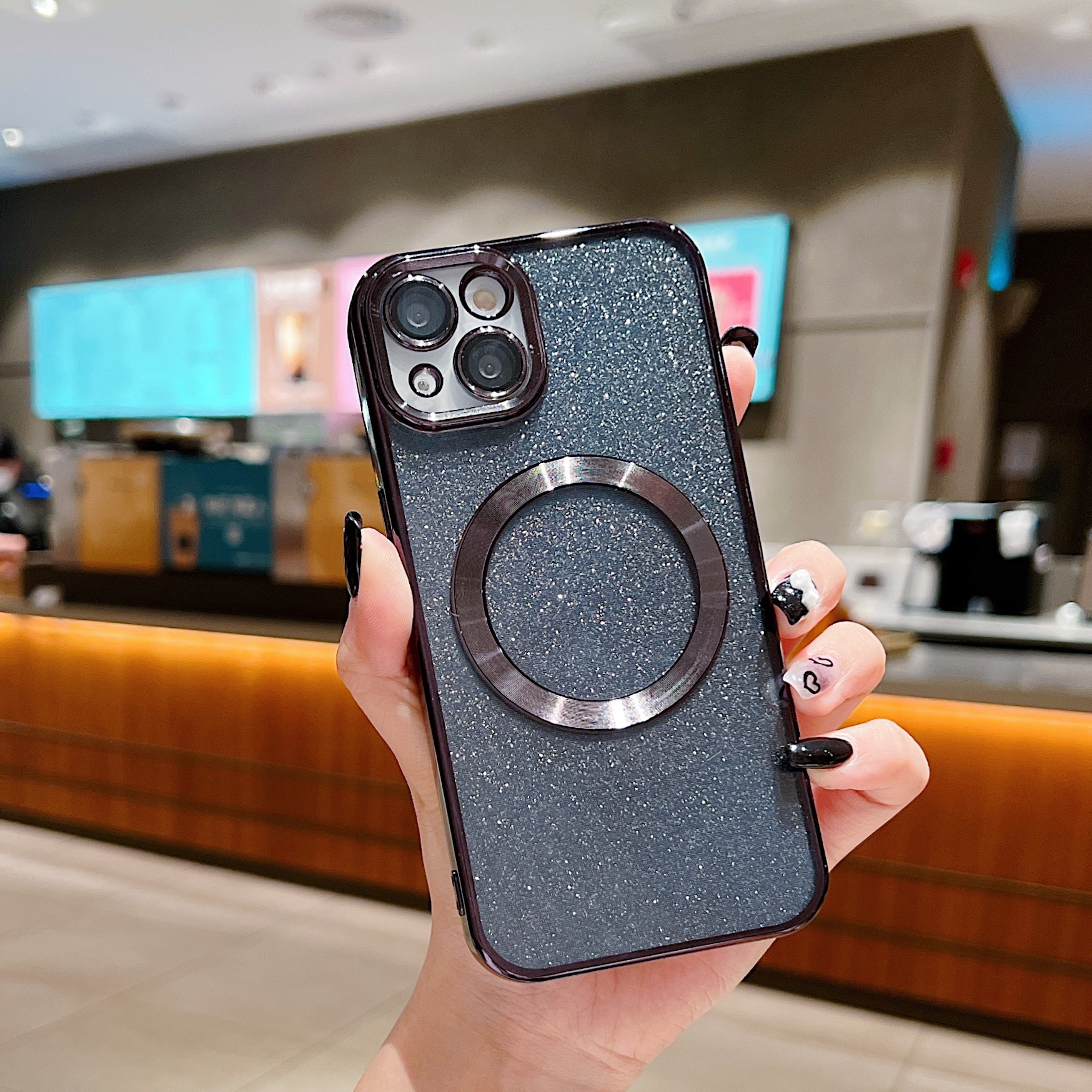 TechGlobe TechGlobe Custodia morbida glitterata con ricarica wireless magnetica per iPhone 17 Pro Max 16_voghion.com