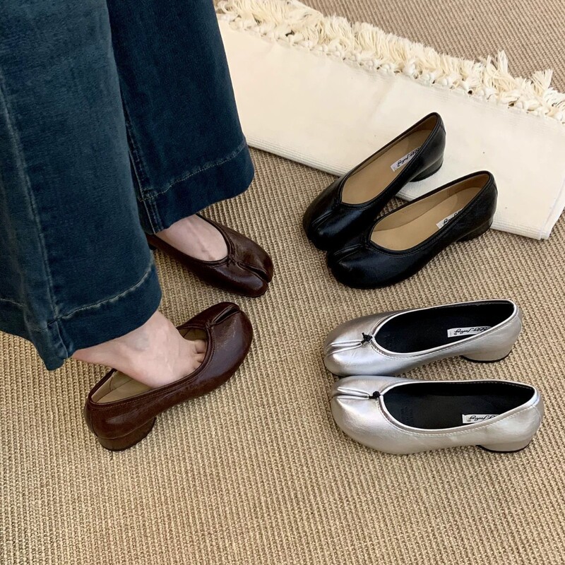 Chunky Heel Split-Toe Pig's Hoof Shoes for Women, New 2026 Spring and Autumn Silver Stylish Shallow Mouth Horse Hoof Shoes Chunky Heel Split-Toe Pig's Hoof Shoes for Women, New 2026 Spring and Autumn Silver Stylish Shallow Mouth Horse Hoof Shoes