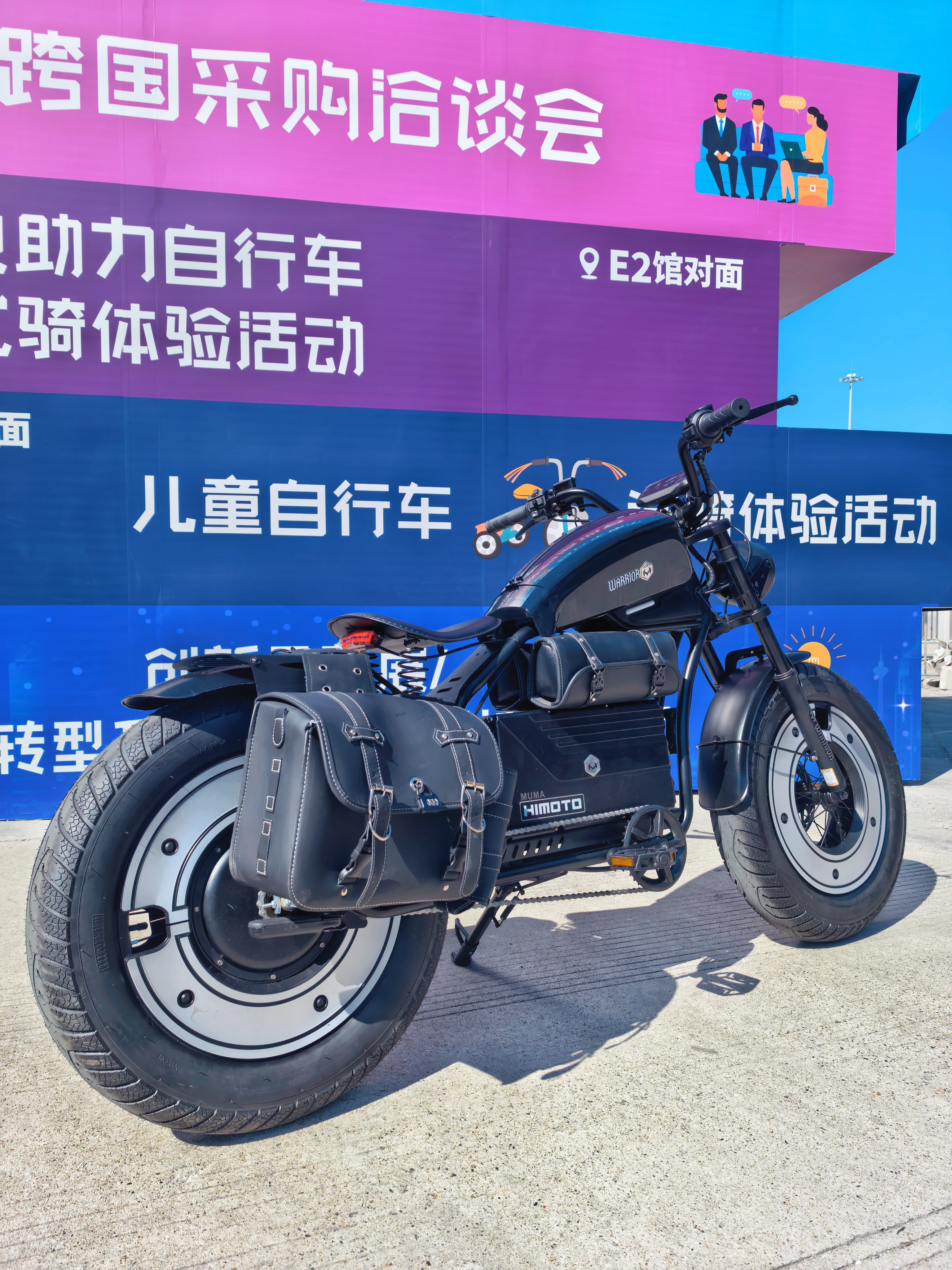 Harley-style retro electric motorcycle with wide tires, high-power electric bike, black, can carry passengers, two-wheeled electric vehicle