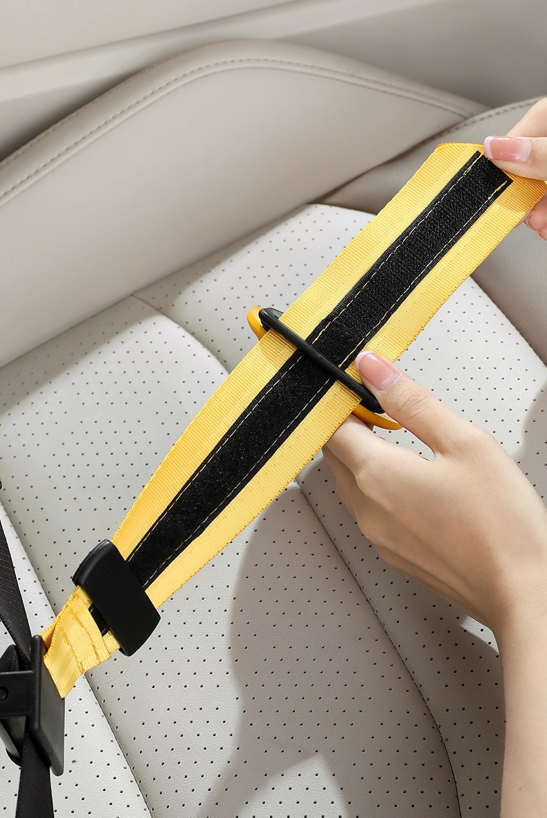 Little Yellow Duck Car Child Safety Belt Adjuster and Fixer, Anti-Strangling Neck Protector, Baby Seat Auxiliary Belt Limiter