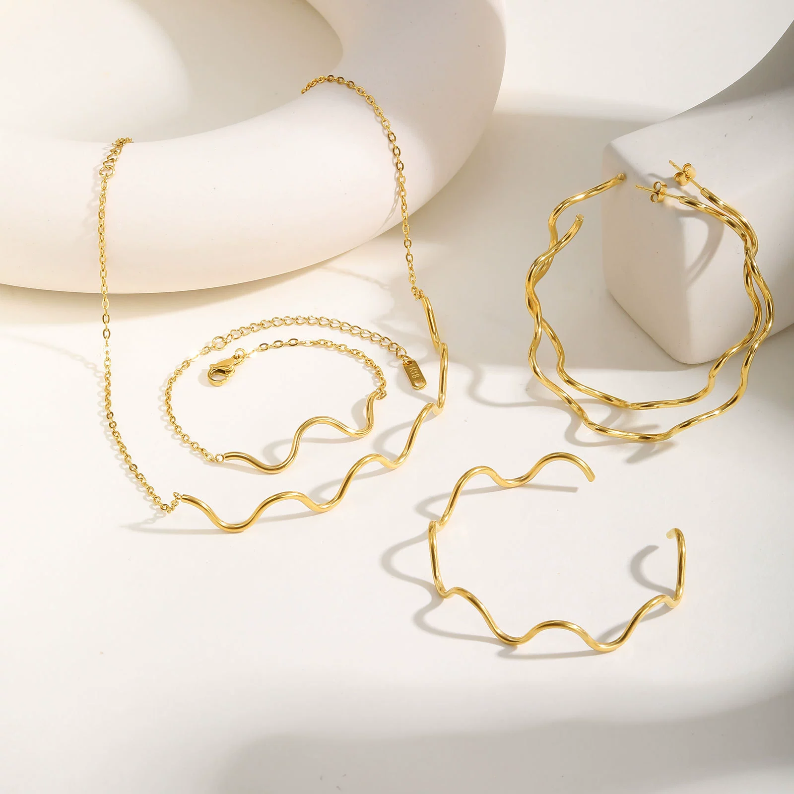 Fashionable choker, earrings stainless steel, wavy golden necklace, 750 sample gold