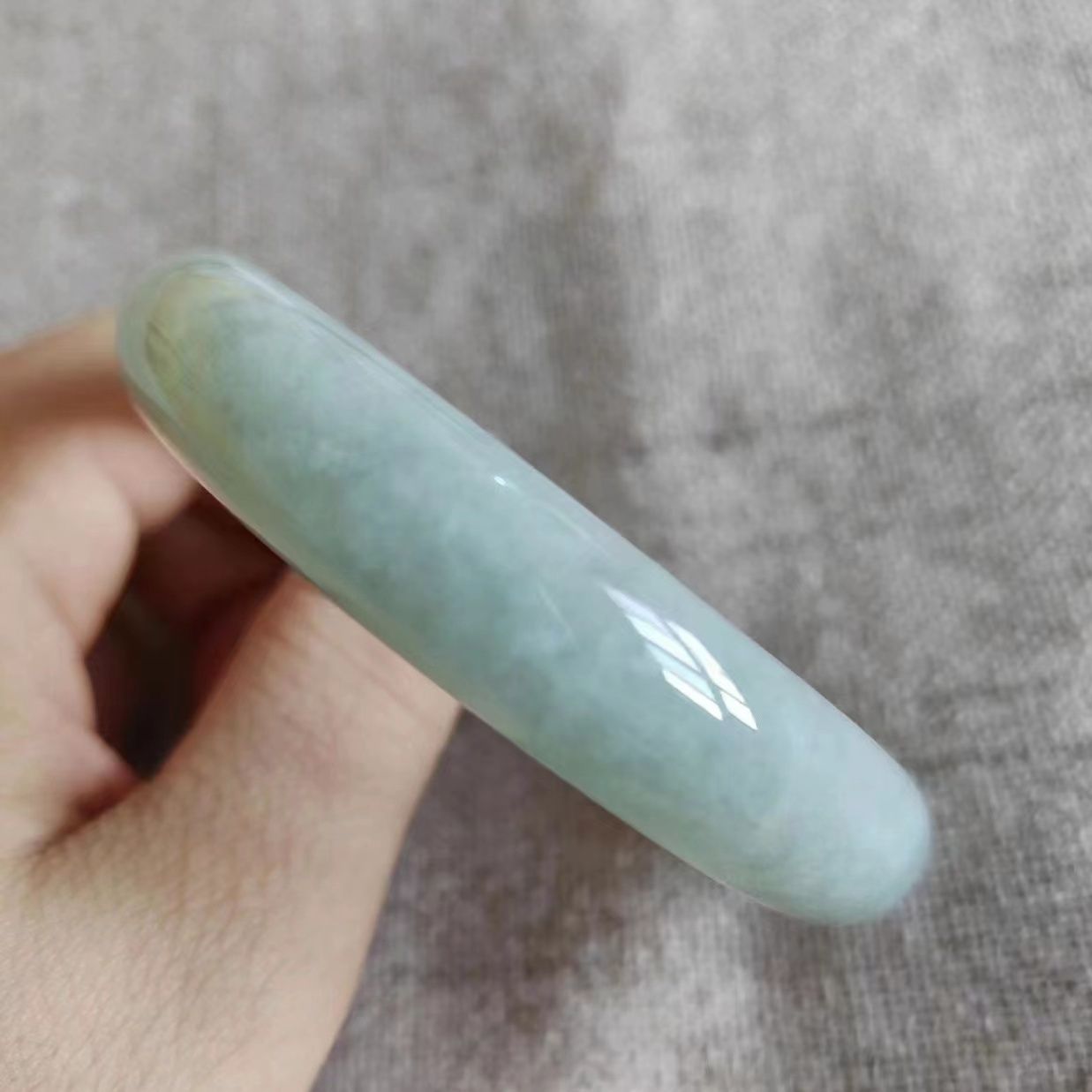 Vòng tay ngọc bích tự nhiên Myanmar hạng nhất, đường kính trong 52–64 mm