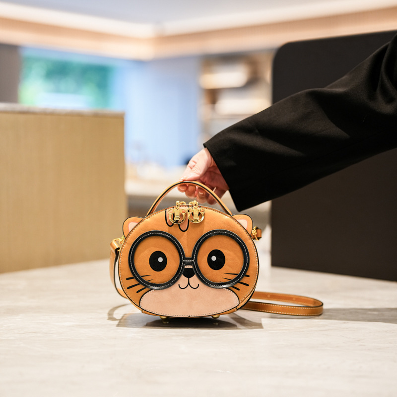 Beibao Baoyuan 新しい漫画デザイン猫スタイルのポータブル小型バックパックストリートトレンドショルダークロスボディバッグ女性用|undefined