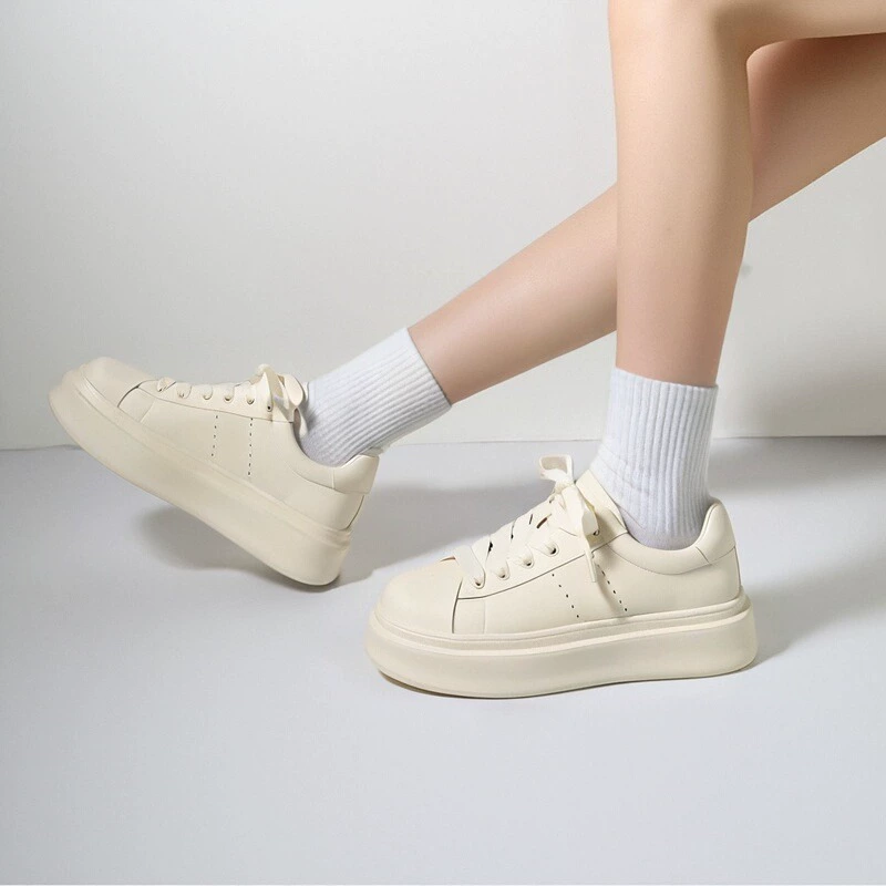 [Тот же стиль, что и у крупных брендов] Версия белых туфель для женщин из натуральной кожи, новинка 2025 года, повседневная спортивная платформа на толстой подошве