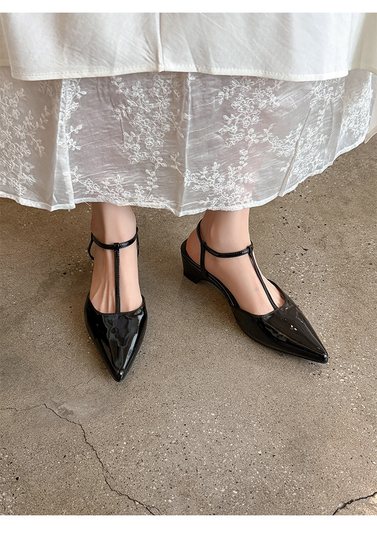 Sandal nữ mũi nhọn da bò sơn mài quai T khóa, gót 4.5 cm, phong cách Hàn Quốc — đen chi tiết 34